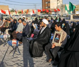 رونمایی از کتاب درناهای قصه میناب در قم رونمایی از کتاب درناهای قصه میناب در قم