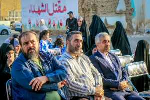 رونمایی از کتاب درناهای قصه میناب در قم رونمایی از کتاب درناهای قصه میناب در قم